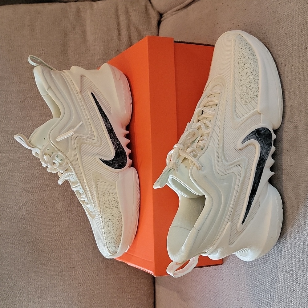 Nike Cosmic Unity 2 "Coconut Milk" Sz: 9.5